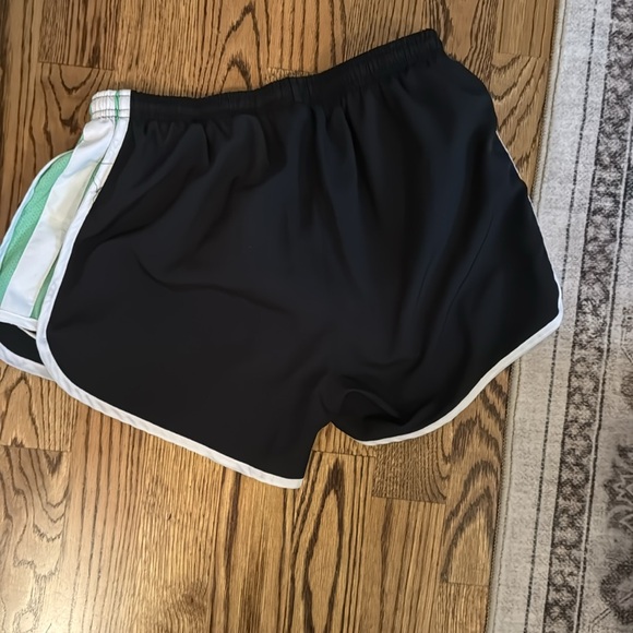New without tags Nike Women's Black Running Shorts - Picture 2 of 2